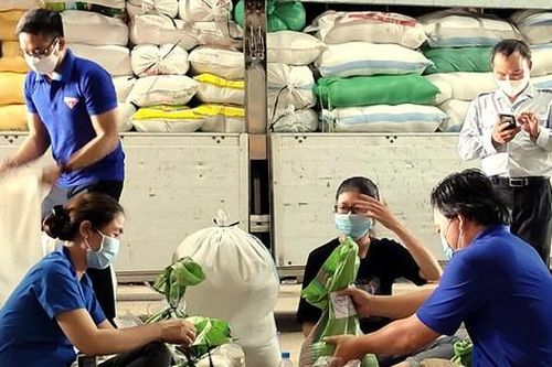 Hơn 60 tấn hàng thiết yếu tiếp tục được chuyển đi hỗ trợ người dân TPHCM