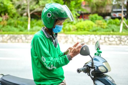 Tăng thuế với tiền thưởng của tài xế xe công nghệ từ 1/8, có nên?
