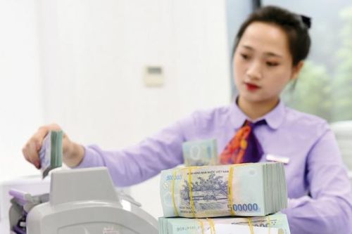 Bất chấp dịch Covid-19, thu nhập nhân viên ngân hàng vẫn tăng mạnh