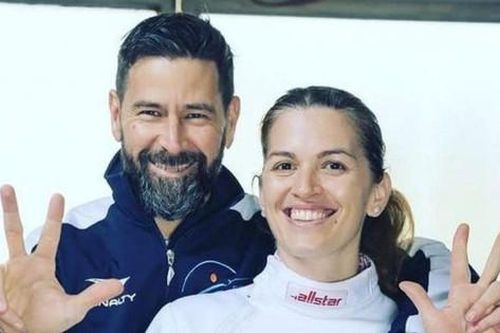 Thầy cầu hôn trò ngay tại Olympic Tokyo