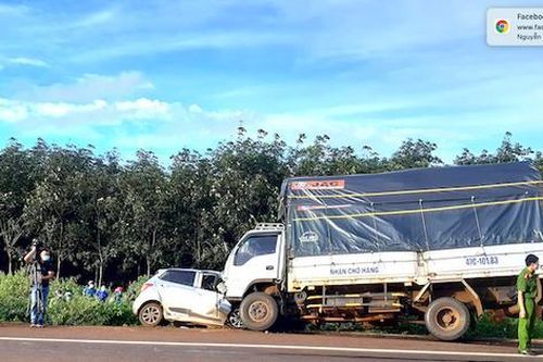 Đi sai làn đường, 3 người trên ô tô bị xe tải tông tử vong