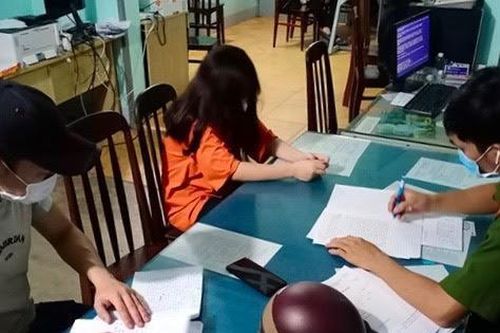 Nhóm trẻ em hành hung đối thủ quay clip tung lên mạng