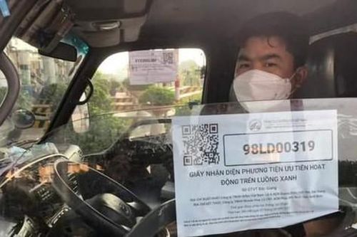 Xe chưa kịp 'vào' luồng xanh, test COVID- 19 âm tính: Hà Nội cho ra, Hải Phòng cấm vào