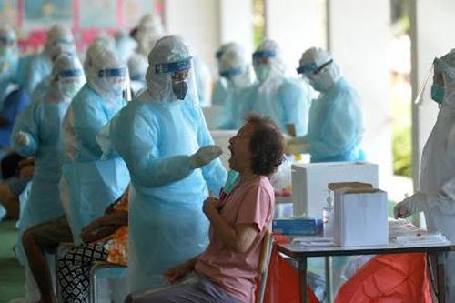 Covid-19: Malaysia chìm trong 'chết chóc', Nga thử nghiệm kết hợp vắc-xin