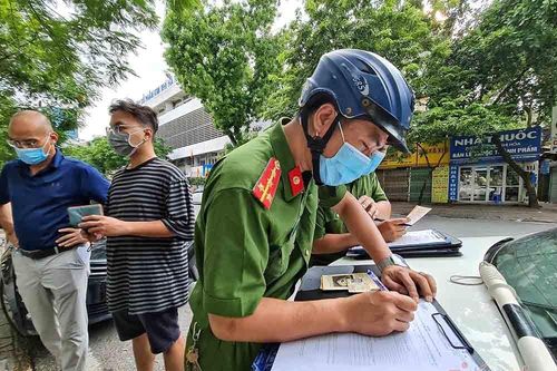 Ngày thứ 4 giãn cách, Hà Nội xử phạt hơn 800 trường hợp vi phạm phòng chống dịch