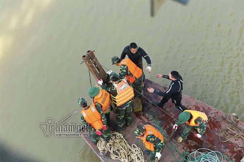 Hủy nổ quả bom nặng 230kg dưới chân cầu Chương Dương