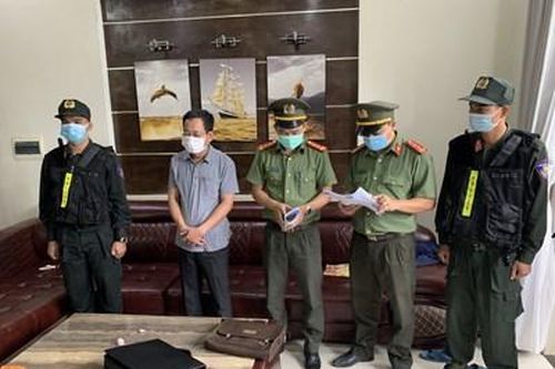 Chánh văn phòng Cảng hàng không Quốc tế Phú Bài tham ô tài sản hơn 5 tỉ đồng