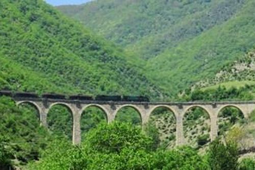 Tuyến đường sắt gần 100 năm tuổi xuyên Iran được UNESCO vinh danh là Di sản thế giới