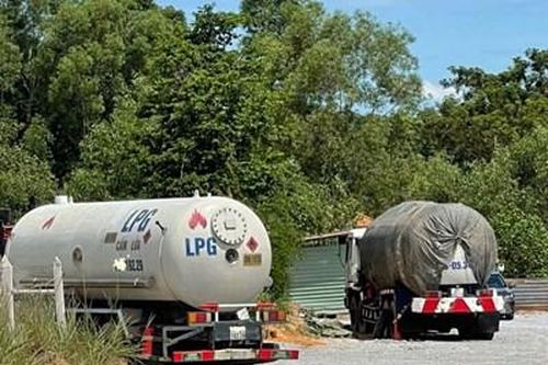 Đột kích 2 điểm sang chiết gas quy mô lớn từ xe bồn