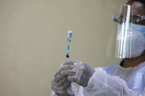 Cơ quan liên bang đầu tiên của Mỹ bắt buộc nhân viên tiêm phòng