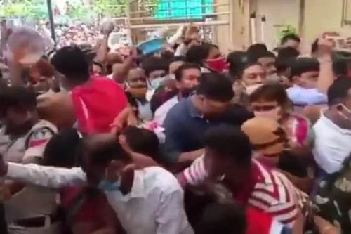 Nhiều phụ nữ và trẻ em bị thương do giẫm đạp tại đền thờ ở Ấn Độ