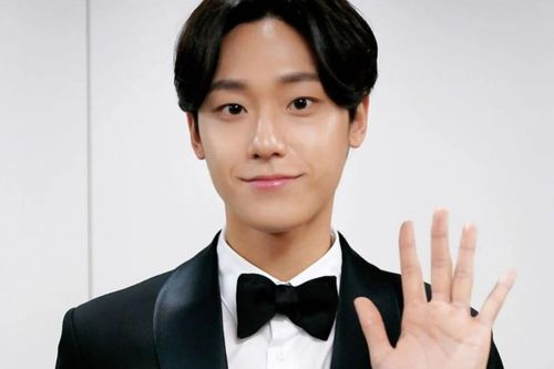 Lee Do Hyun chia sẻ về hình mẫu lý tưởng khiến netizen được dịp thích thú
