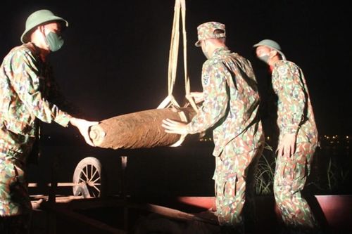 Hà Nội: Phát hiện, xử lý thành công quả bom nặng 230kg dưới chân cầu Chương Dương