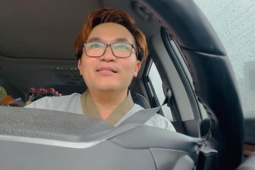 Hết tiền mặt khi lái xe đi làm từ thiện, MC Đại Nghĩa lên kế hoạch để qua trạm thu phí