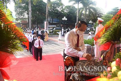 Đoàn đại biểu của tỉnh và thành phố Lạng Sơn dâng hương kỷ niệm 74 năm ngày Thương binh – Liệt sỹTin khácSáng mãi truyền thống 'uống nước nhớ nguồn'Nghị quyết 68: Kịp thời gỡ khó cho doanh nghiệp và người lao động