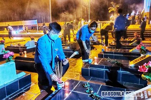 Huyện đoàn Quỳnh Nhai 'Thắp nến tri ân các Anh hùng Liệt sỹ'