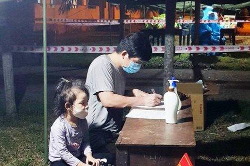 Chính trị - Xã hội Theo dòng thời sự Xuyên đêm tiếp nhận công dân ở T6