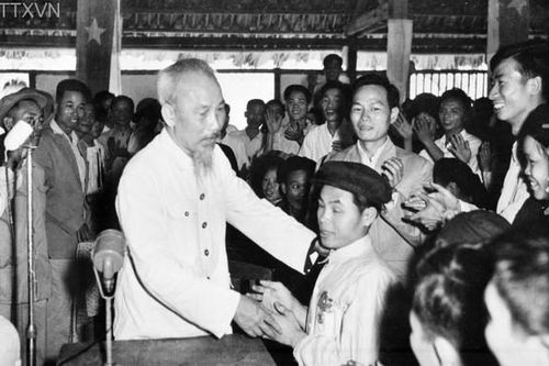 Tình cảm thiêng liêng của Bác Hồ với Thương binh Liệt sĩ!