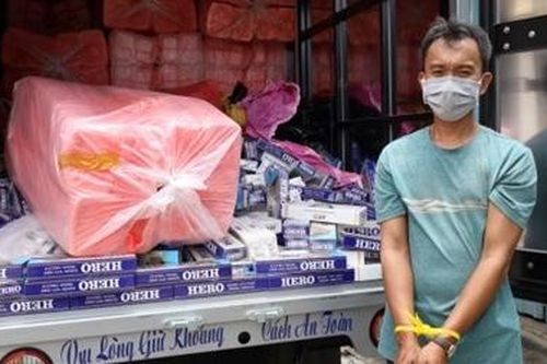 'Núp bóng' đi giao hàng chở 5200 gói thuốc lá lậu