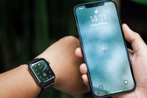 iPhone với Touch ID đã có thể mở khóa Apple Watch trở lại nhờ iOS 14.7.1