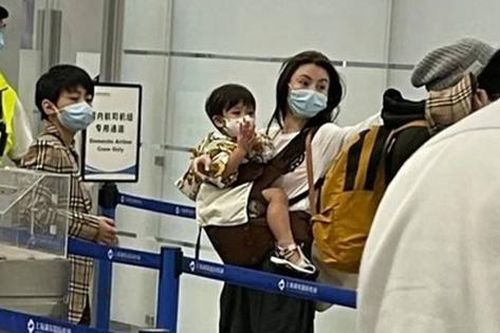 Cậu út nhà Trương Bá Chi bị soi càng lớn càng sở hữu đặc điểm này của Tạ Đình Phong?