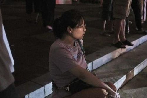 Vợ mất chồng trong trận lụt ở Trung Quốc: 'Em sẽ yêu anh lại từ đầu'