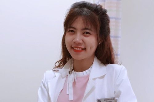 Bác sĩ tư vấn miễn phí trong dịch: 'Tôi nhận 200 tin nhắn mỗi ngày'
