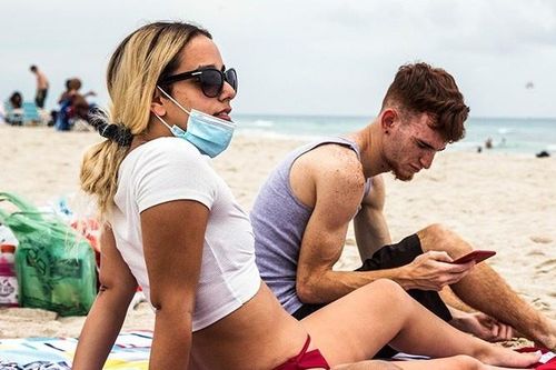Ca nhiễm Covid-19 tăng, người Mỹ trút giận lên ai chưa tiêm vaccine