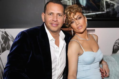 Tình cũ lái môtô nước đến gần du thuyền của Jennifer Lopez