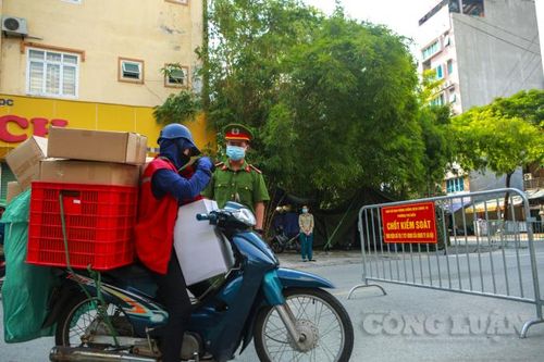 Hà Nội: Gần 7.000 shipper được phép hoạt động trong thời gian giãn cách