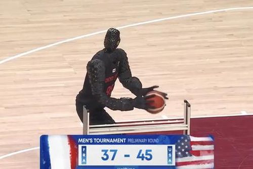 Robot của Toyota trình diễn kỹ năng bóng rổ thần sầu tại Olympic