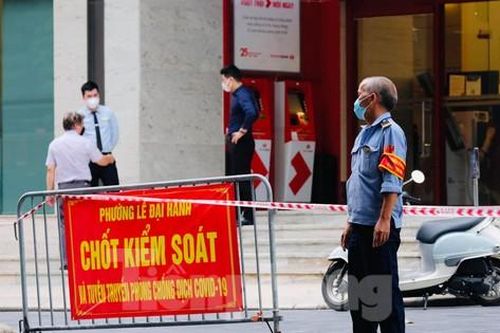 Hà Nội phong tỏa tạm thời Vincom Bà Triệu do liên quan ca nghi mắc COVID-19