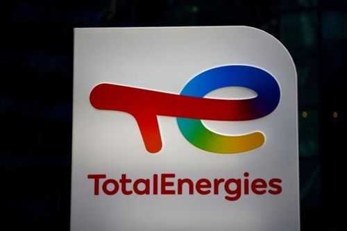 TotalEnergies mua mạng lưới sạc xe điện lớn nhất ở Singapore