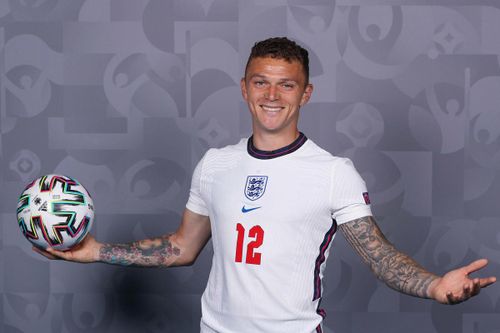 MU đàm phán Trippier, Chelsea sắp có Kounde