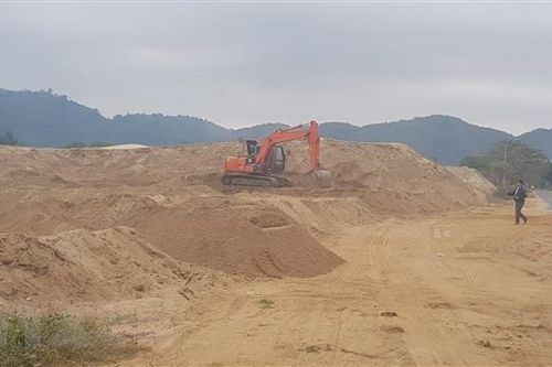 Truy tố đối tượng khai thác cát trái phép trên sông Hồng