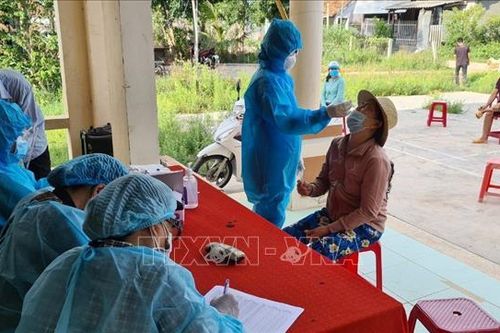 Lập thêm bệnh viện dã chiến, kiểm soát chặt người vào địa bàn
