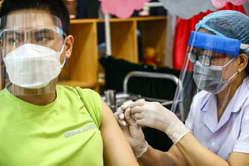 Cận cảnh quy trình tiêm vaccine chống COVID-19 quy mô lớn nhất từ trước đến nay