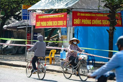 Hà Nội phong tỏa chợ đầu mối phía Nam vì có người bán trứng mắc COVID-19