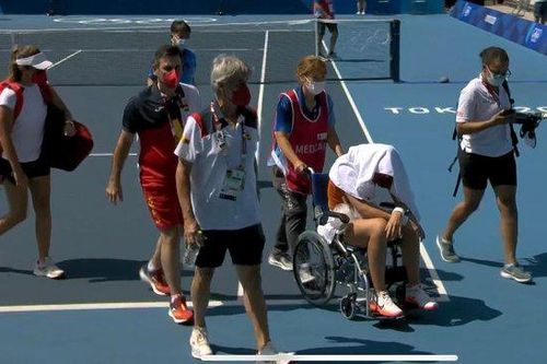 Olympic Tokyo 2020: Tay vợt số 2 thế giới Medvedev than 'sắp chết' trên sân vì nắng nóng