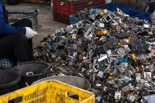 Thâm nhập vào thế giới tái chế đồ cũ và rác thải điện tử ở Trung Quốc