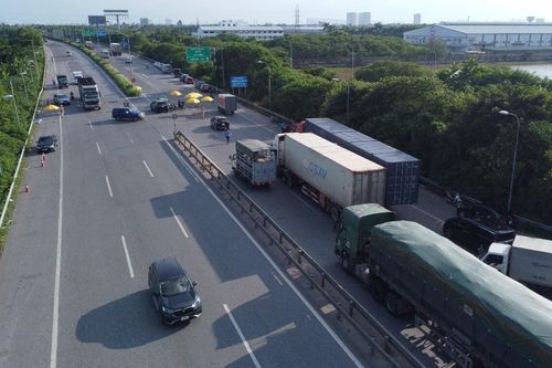 Hà Nội: 'Luồng xanh' phát huy tác dụng, các phương tiện ưu tiên lưu thông nhanh, không còn ùn tắc