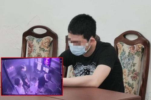 Nam thanh niên khạc nhổ, vứt khẩu trang đã dùng trong thang máy chung cư bị phạt 4 triệu đồng