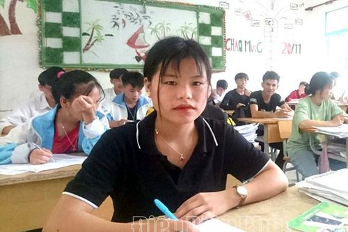 Thào Thị Chênh Pó vượt khó, học giỏi