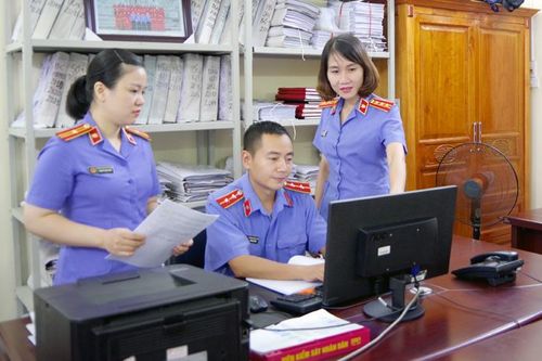 Xây dựng đội ngũ cán bộ vững chính trị, giỏi nghiệp vụ