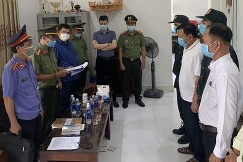 Bắt Giám đốc và Phó giám đốc Cảng hàng không quốc tế Phú Bài