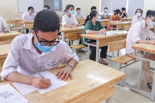 Đối sánh giữa học và thi: Học bạ được 'làm đẹp'