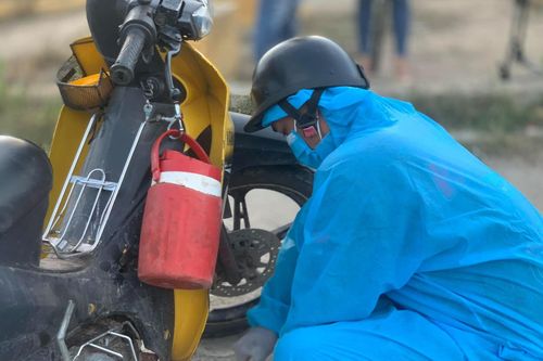 Nhóm cứu hộ xe cho bà con từ TP.HCM về tránh dịch qua Đà Nẵng