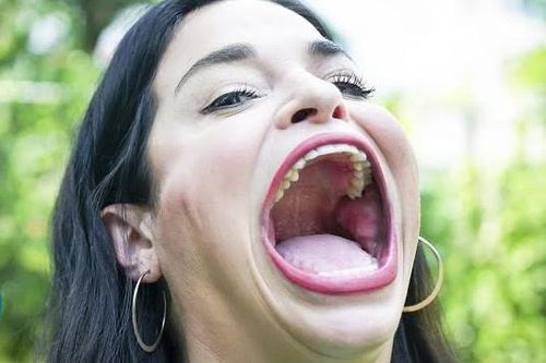 Người phụ nữ có miệng rộng nhất thế giới