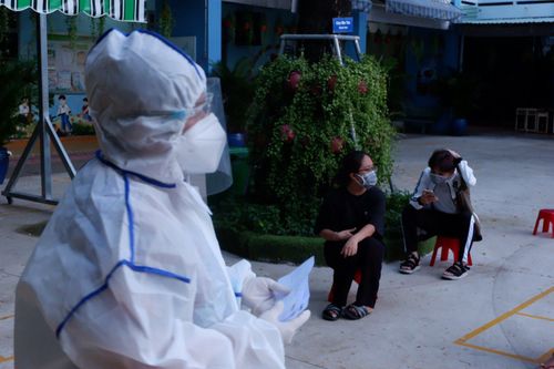 Thêm 13 người nhiễm nCoV tại Hà Nội