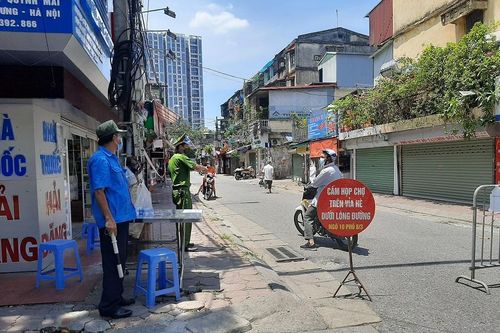 Quận Hai Bà Trưng: Lập chốt, kiểm soát chặt, xử phạt ngay các trường hợp vi phạm quy định phòng dịch